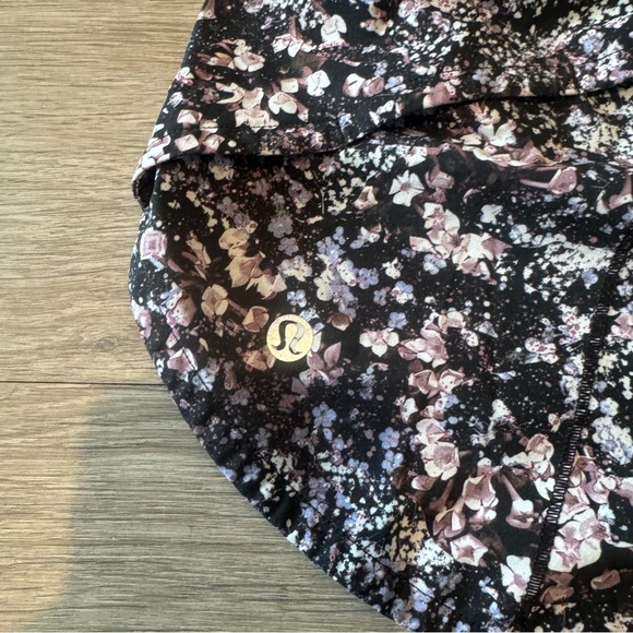 $78 Lululemon Floral Speed Up Shorts - Picture 5 of 6